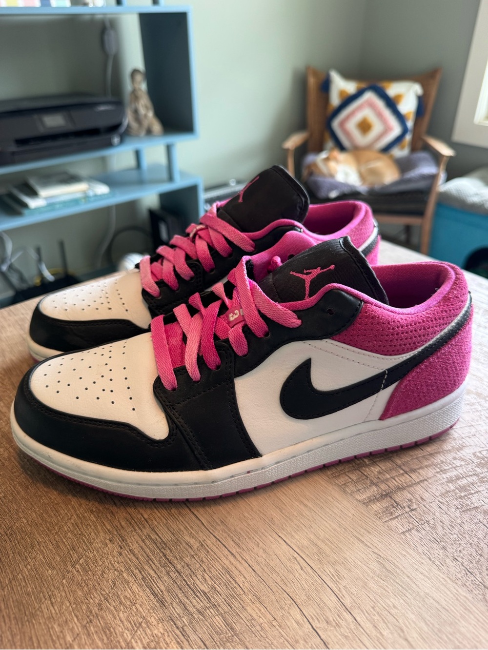 Jordan Low-Top Sneakers in Black, White & Pink